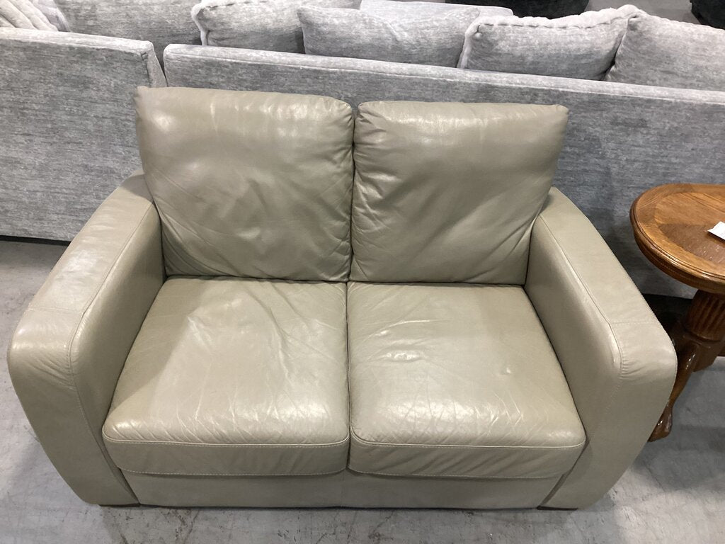 85807 - Natuzzi Leather Loveseat 58x35x33