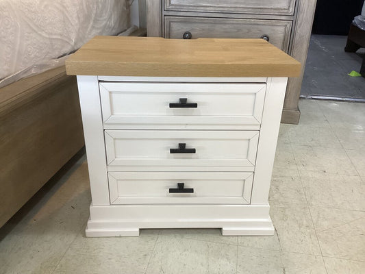 85818 Ashley Ashburn White Nightstand