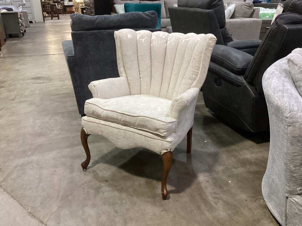 85833 - Vintage Fanback Arm Chair 28x24x33