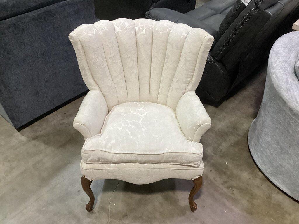 85833 - Vintage Fanback Arm Chair 28x24x33