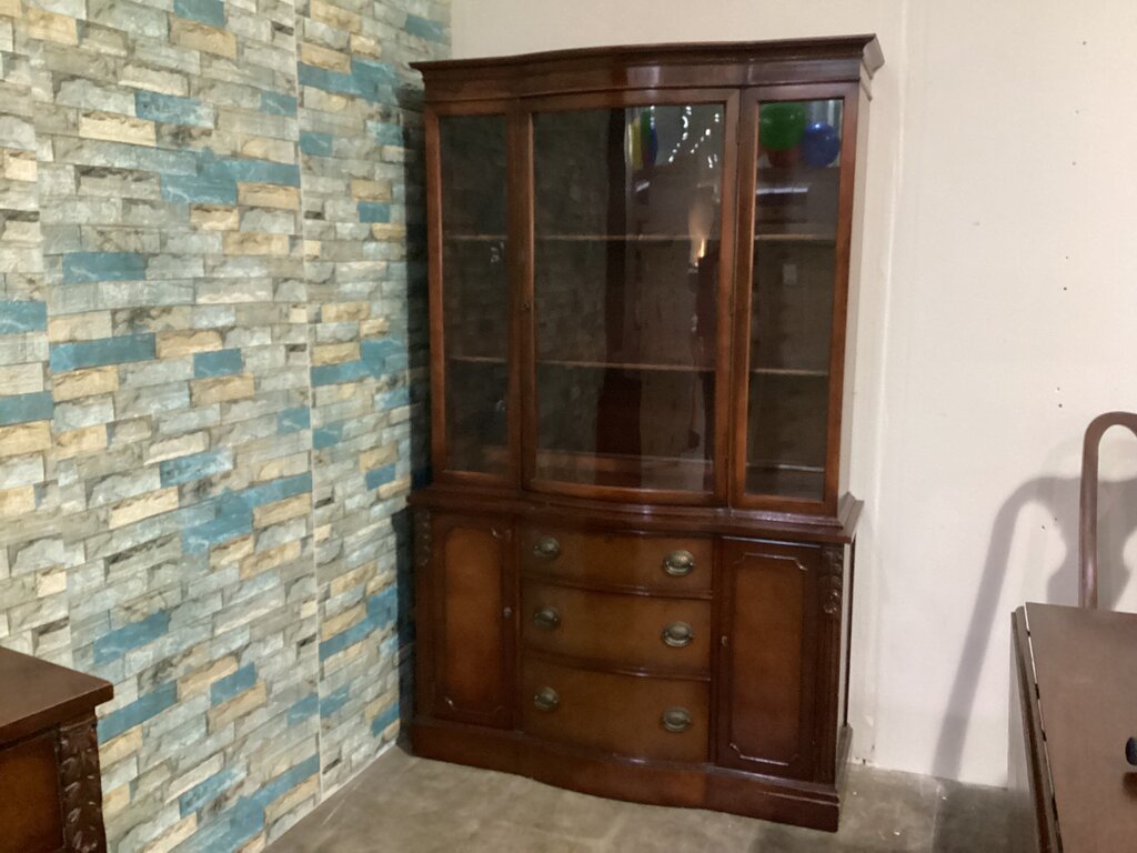 85830 - Vintage Mahogany Bow Front China Cabinet 44x15x71