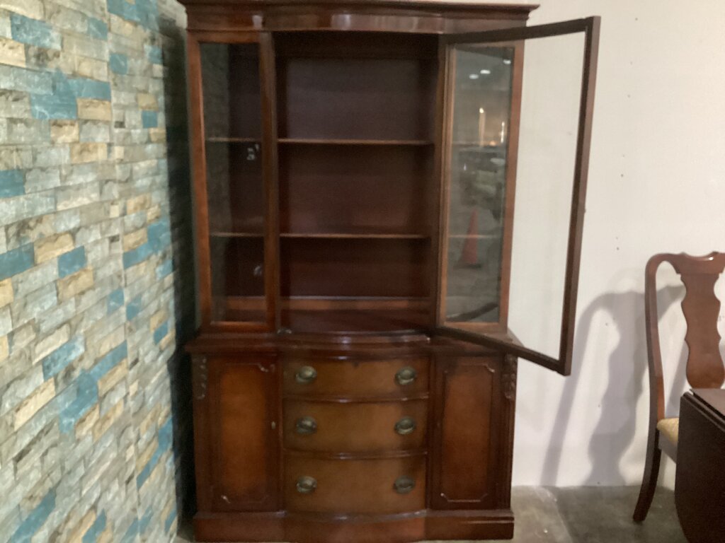 85830 - Vintage Mahogany Bow Front China Cabinet 44x15x71