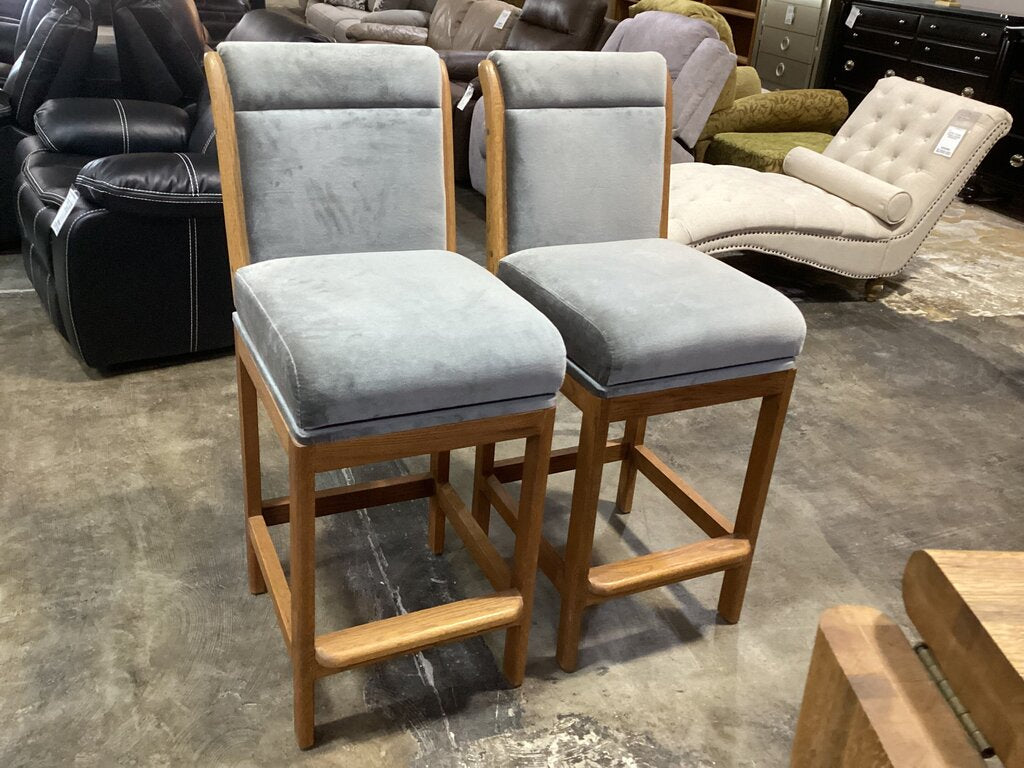 85870 Home Bar w/Swivel Bar Chairs 46-72x22x41