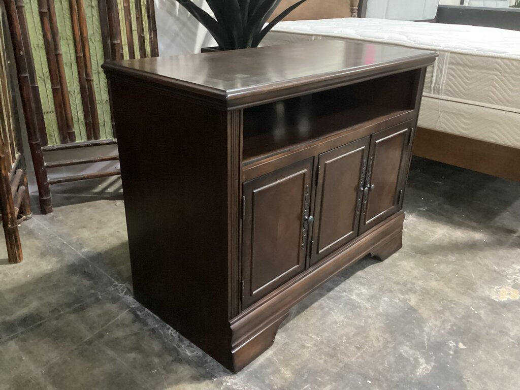 85867 Ashlley Hamlyn TV Stand 42x20x32