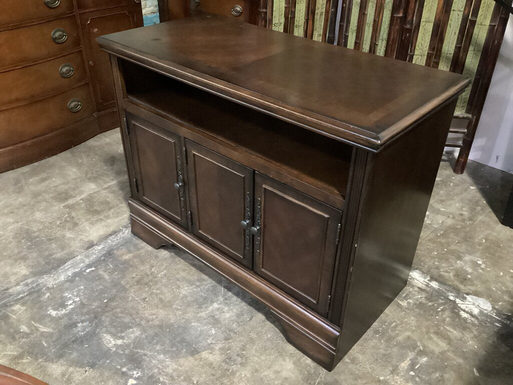 85867 Ashlley Hamlyn TV Stand 42x20x32