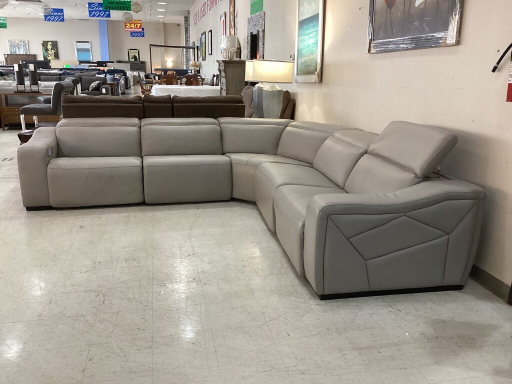 86007 - Hooker Leather 5pc Power Reclining Sectional 124x124x30