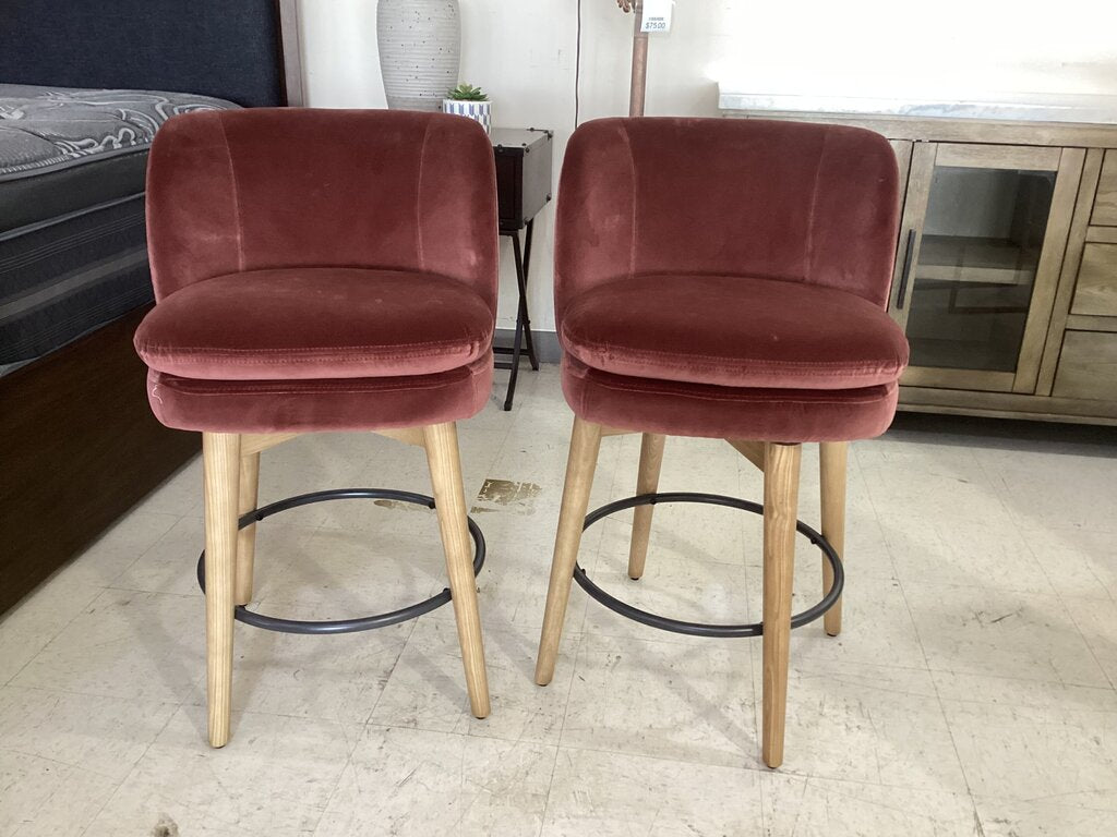 85940 - Boulevard Rust Pair of Counter Height Swivel Barchairs 20x22x30/40