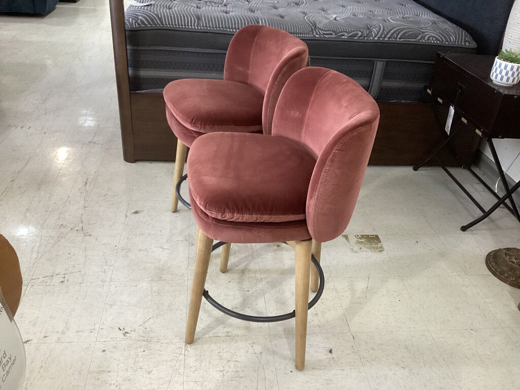 85940 - Boulevard Rust Pair of Counter Height Swivel Barchairs 20x22x30/40
