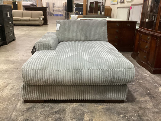 86052 - Ashley Lindyn LAF Chaise