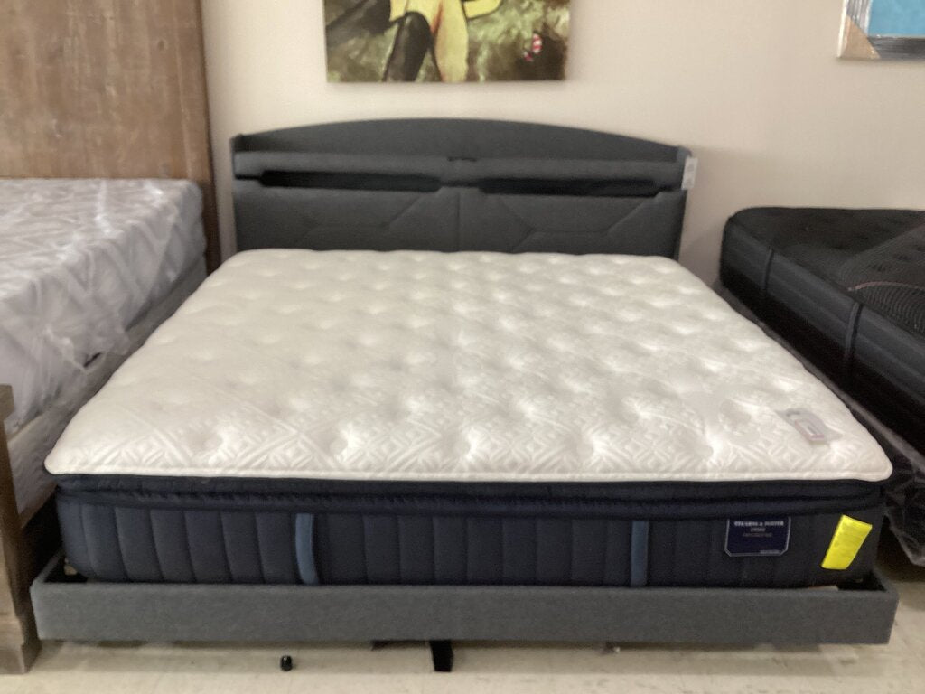 86044 - Stearns and Foster King Hybrid Premium Mattress