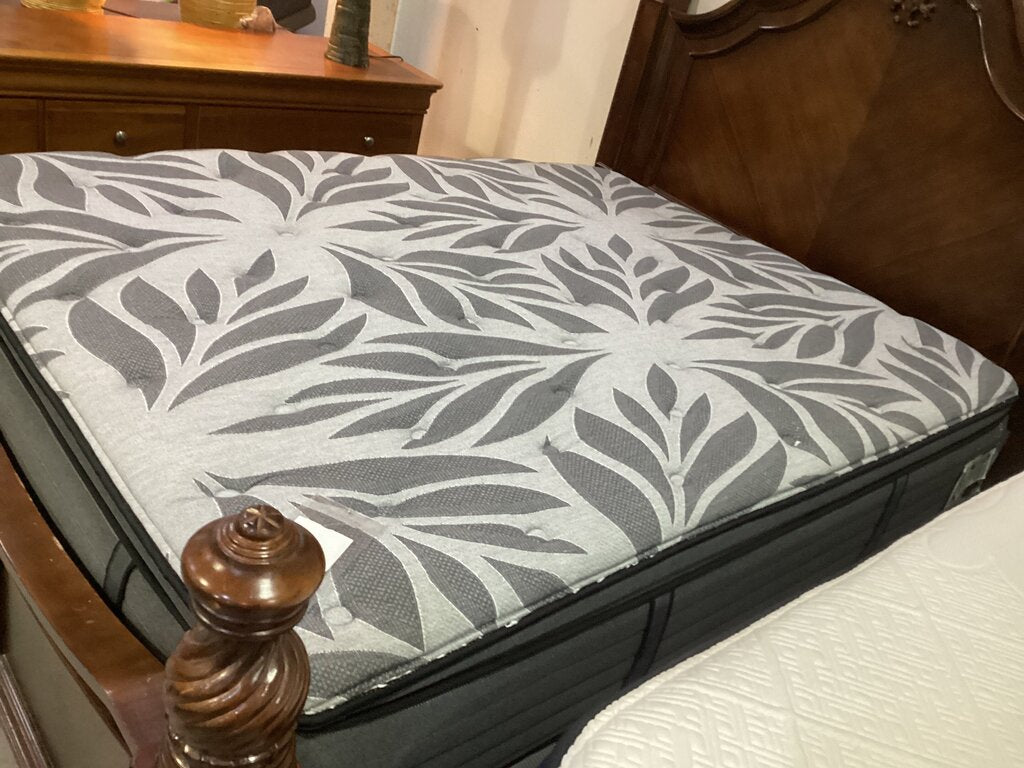 86074 Sealy Posturpedic Plus Queen Pillow Top Mattress