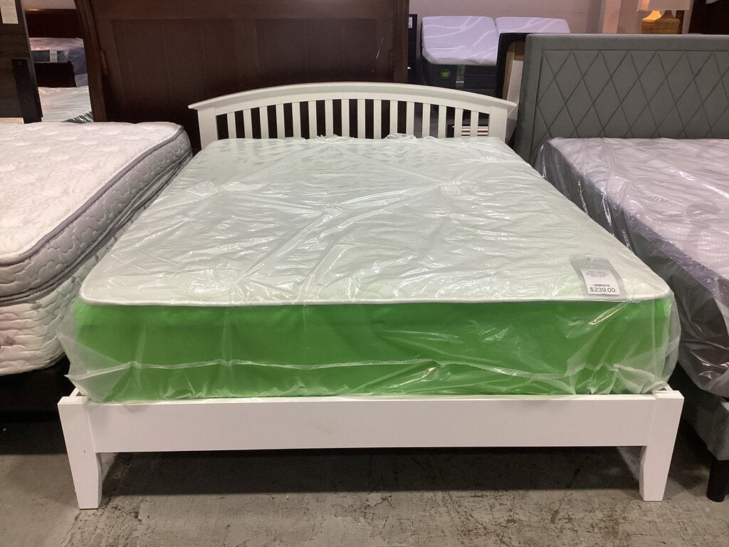 Metro White NEW Queen Platform Bed Frame 67x84x35 (DF003Q-W)
