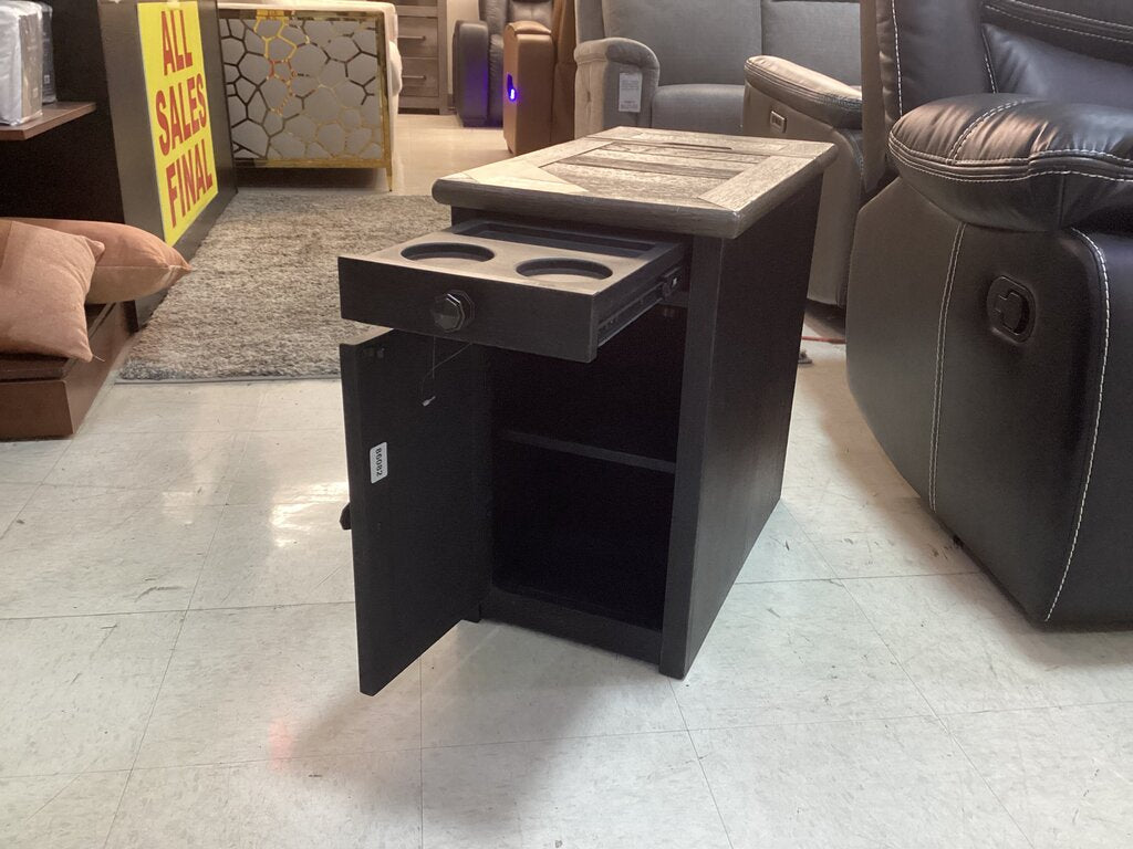 86082 - Ashley Tyler Creek Chairside Table 14x24x23