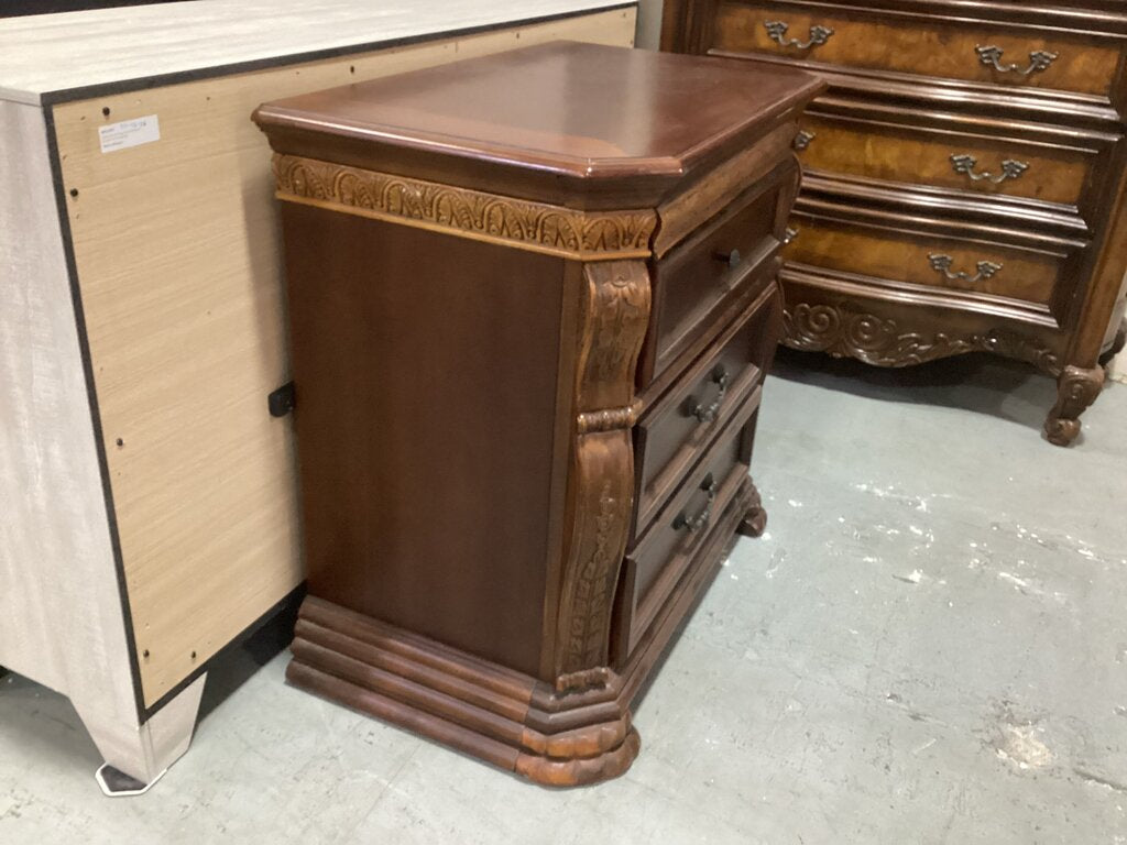 86010 - Emilie 3 Drawer Nightstand 32x19x33