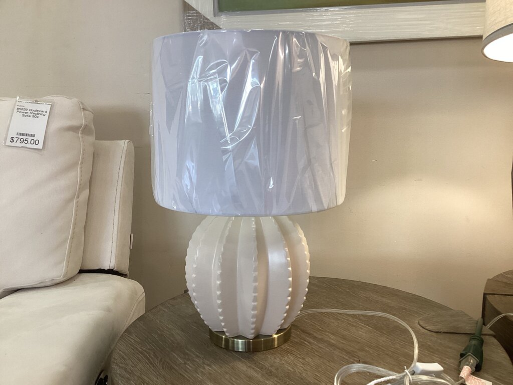 85963 - UMA Metal Table Lamp 12x19