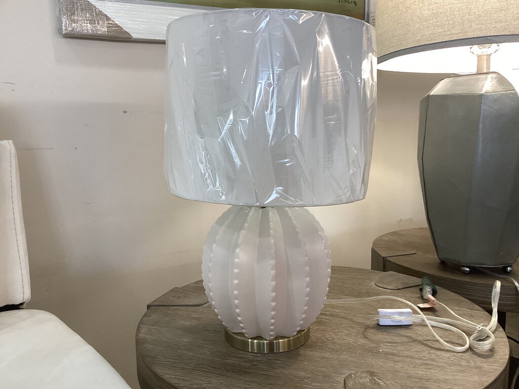 85962 - UMA Metal Table Lamp 12x19