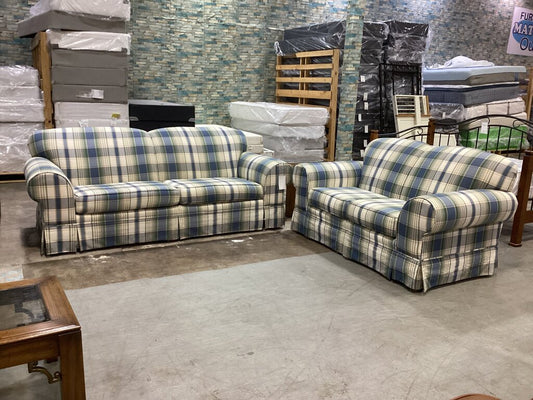 86106 Broyhill Sofa and Love 84/64x35x35