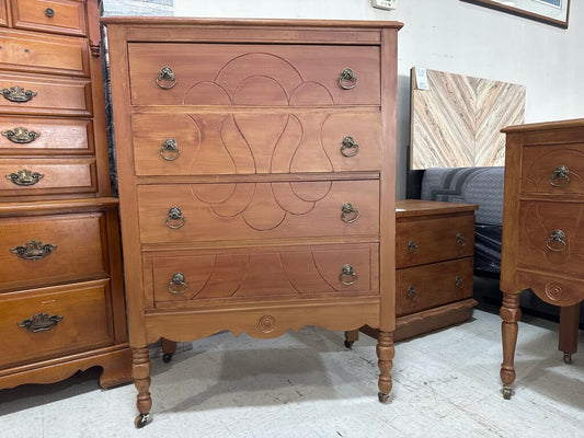 86102 - Vintage 4 Drawer Chest 30x18x42