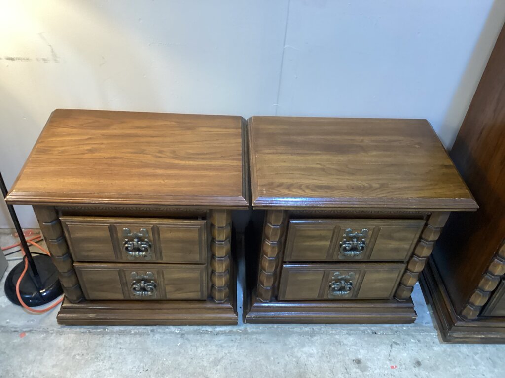 86120 Vintage Wood Pair of Nightstands 24x16x24