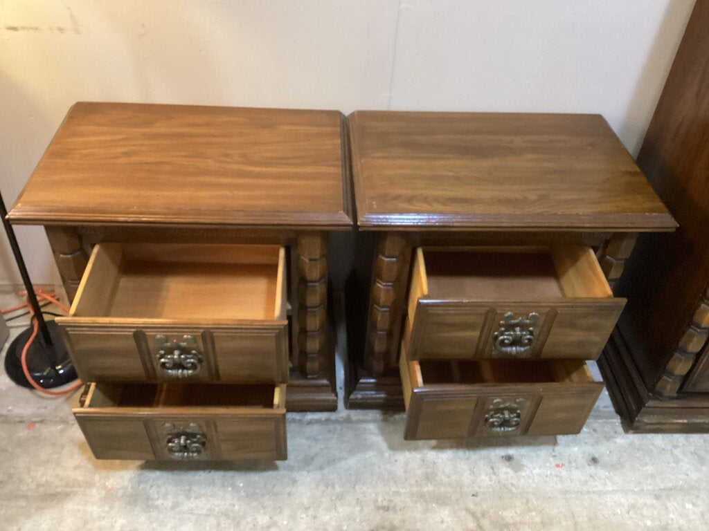 86120 Vintage Wood Pair of Nightstands 24x16x24