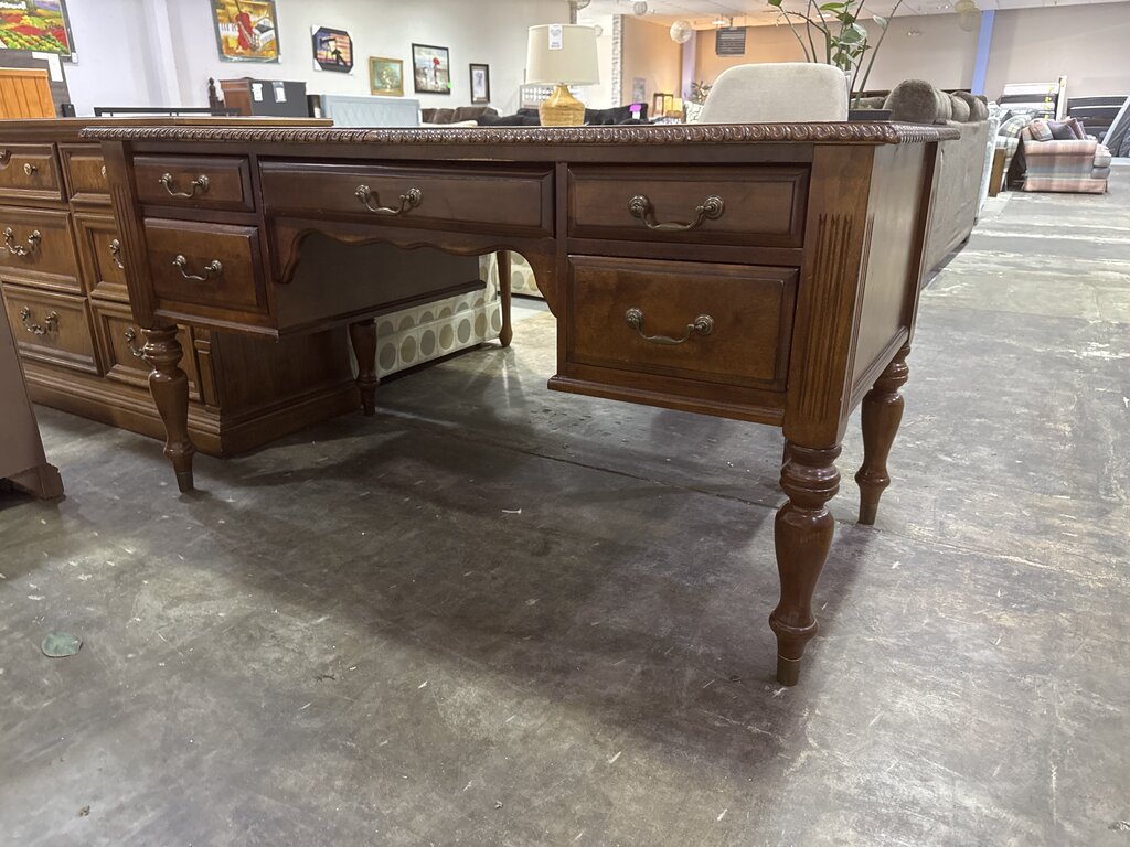 86157 - Executive Office Desk 60x29x32