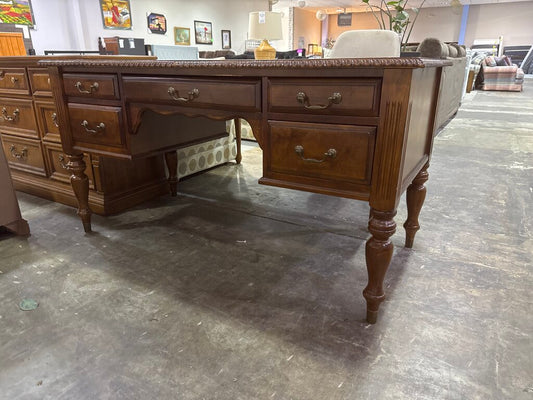 86157 - Executive Office Desk 60x29x32