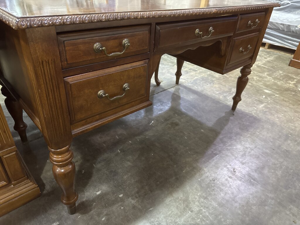 86157 - Executive Office Desk 60x29x32
