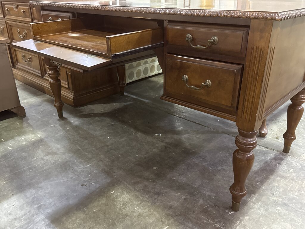 86157 - Executive Office Desk 60x29x32