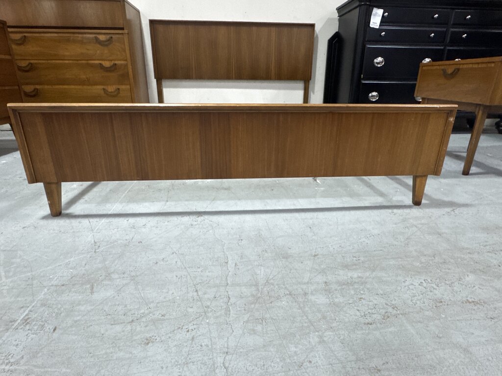 86166 - Lane MCM Full Size Bed Frame 58x2x38