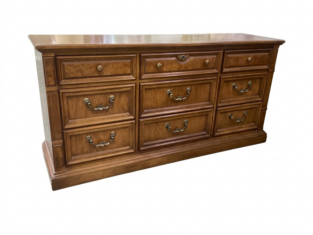 86183 Thomasville Traditional 9 Drawer Dresser 66x19x32