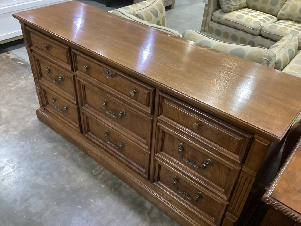 86183 Thomasville Traditional 9 Drawer Dresser 66x19x32