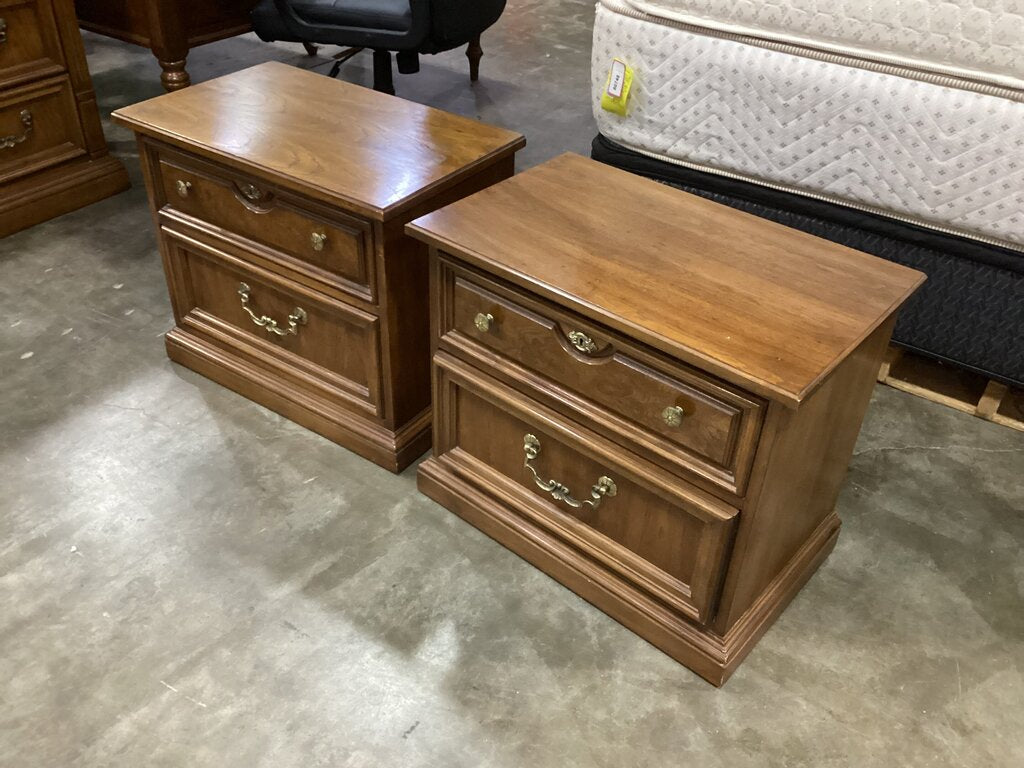86181 - Thomasville Traditional Pair of Nightstands 26x16x22