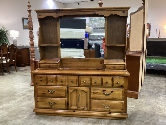 86191 Dresser w/Mirrored Hutch 64x18x31-72