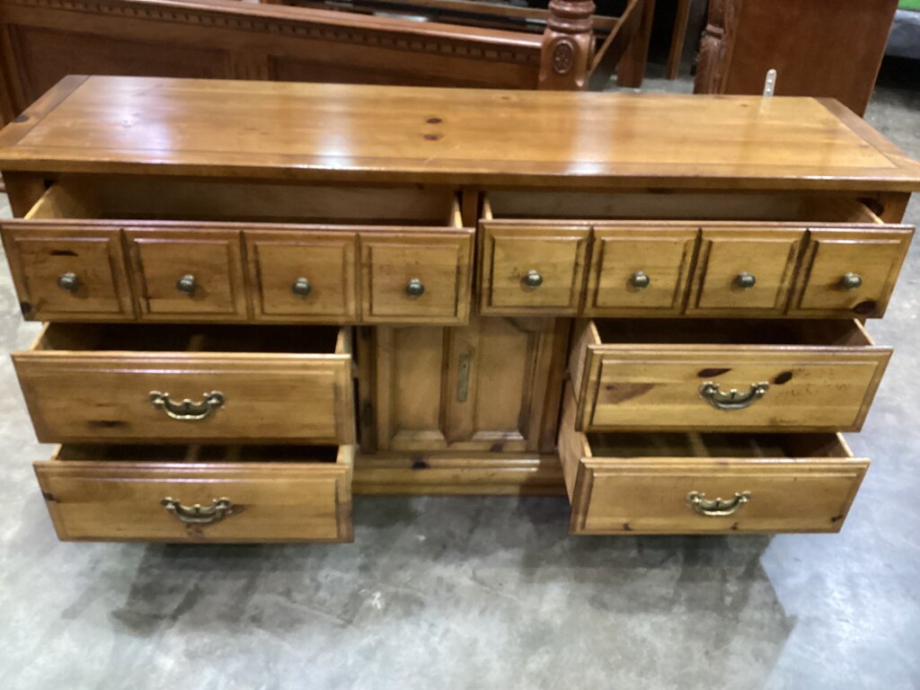 86191 Dresser w/Mirrored Hutch 64x18x31-72