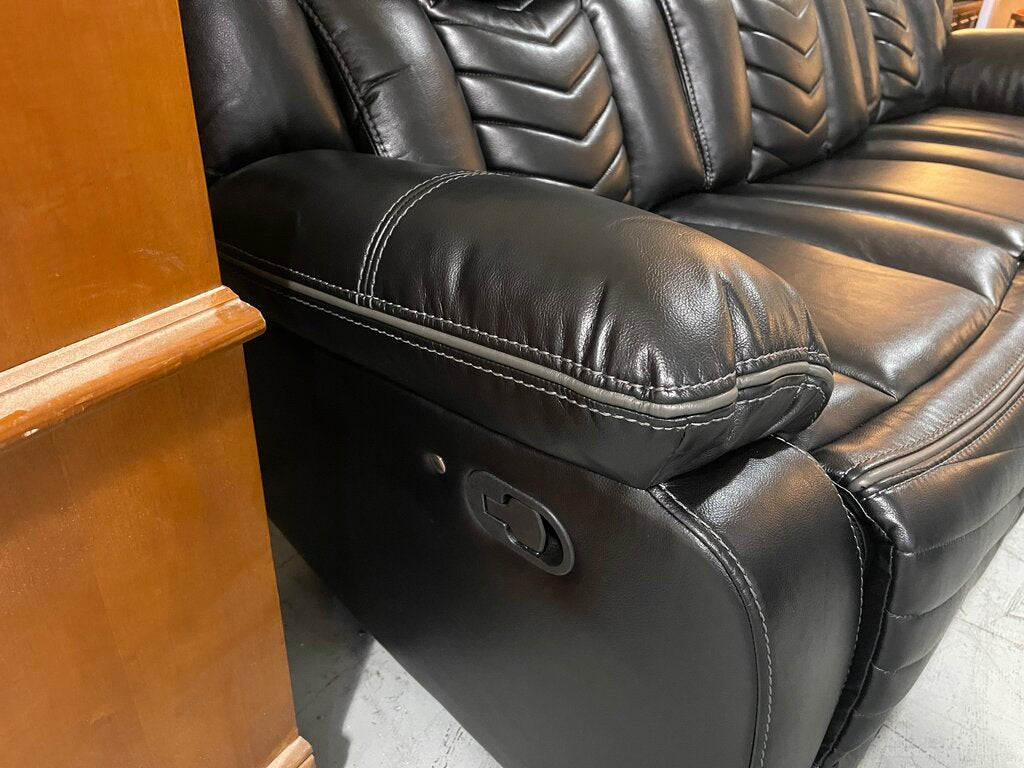 Navigator Black NEW Reclining Sofa w/Console, USB & C, LED Lights 86x38x41 (653220)