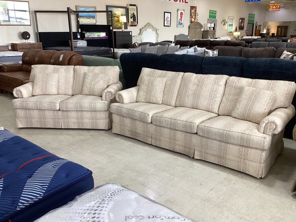86199 Thomasville Vintage Sofa and Loveseat 87/61x34x34