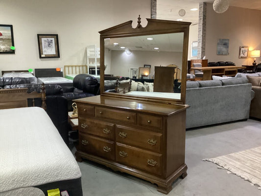 85602 Ethan Allen Classic Manor15-5202 Dresser w/Mirror 56x21x33-74
