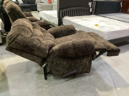 86269 Ashley Movie Man Chocolate Recliner 45x36x44
