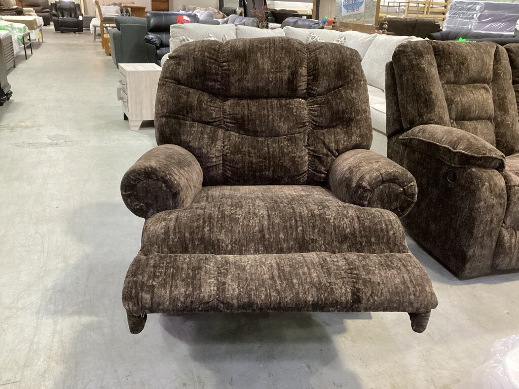 86269 Ashley Movie Man Chocolate Recliner 45x36x44