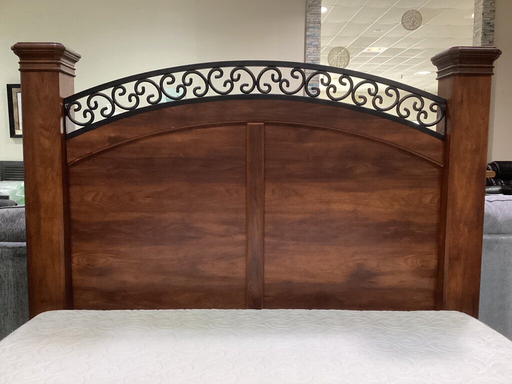 86288 - Ashley Timberline Queen Bed Frame 67x94x61/34