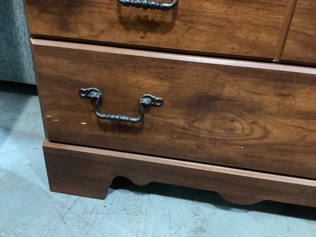 86290 Ashley Thimberline Chest 34x16x55