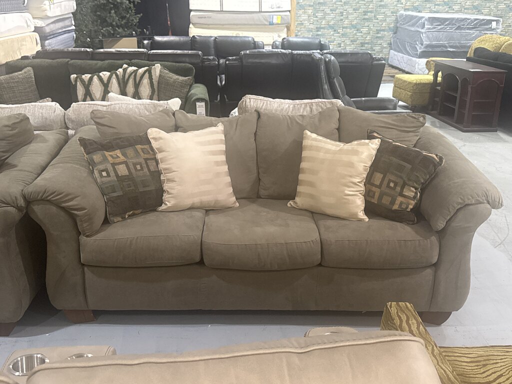 86282 - Ashley Darcy Sofa and Loveseat 88-66x37x39