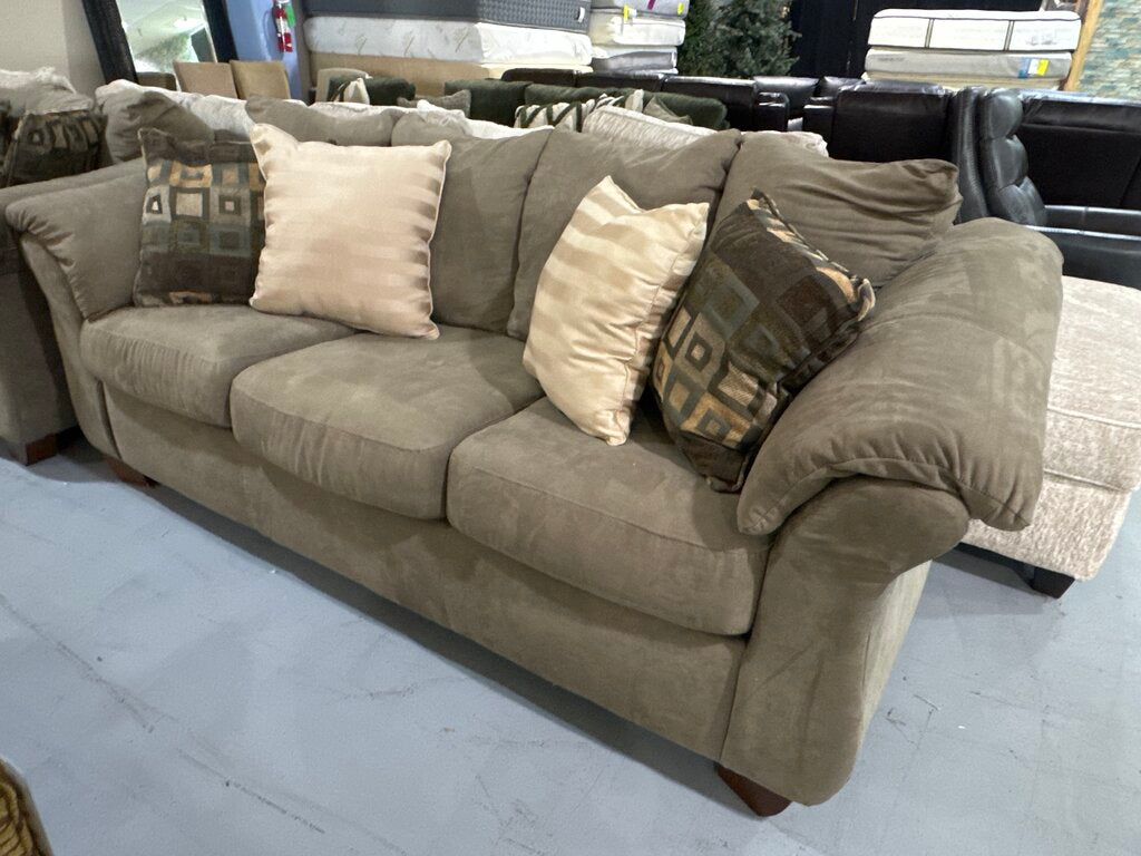 86282 - Ashley Darcy Sofa and Loveseat 88-66x37x39