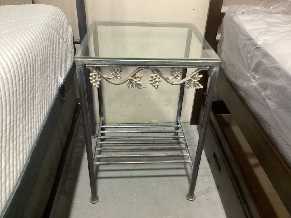 86314 Artisan Ironwork Queen Bed w/Side Table & Curtain Rod 65x85x90