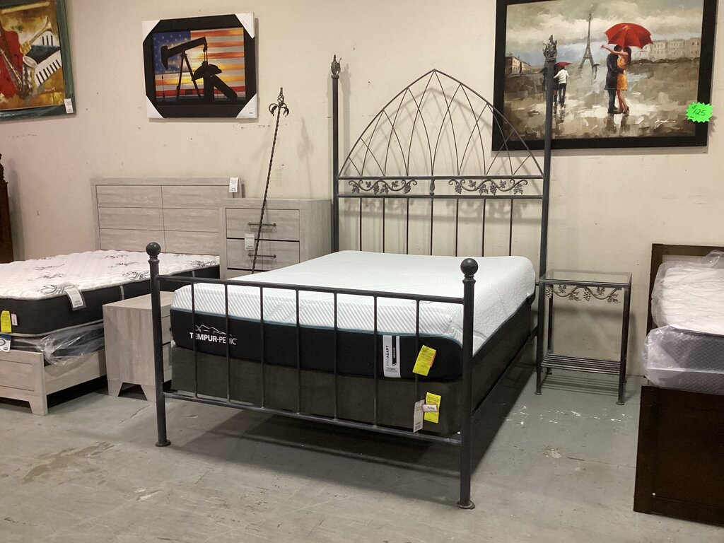 86314 Artisan Ironwork Queen Bed w/Side Table & Curtain Rod 65x85x90