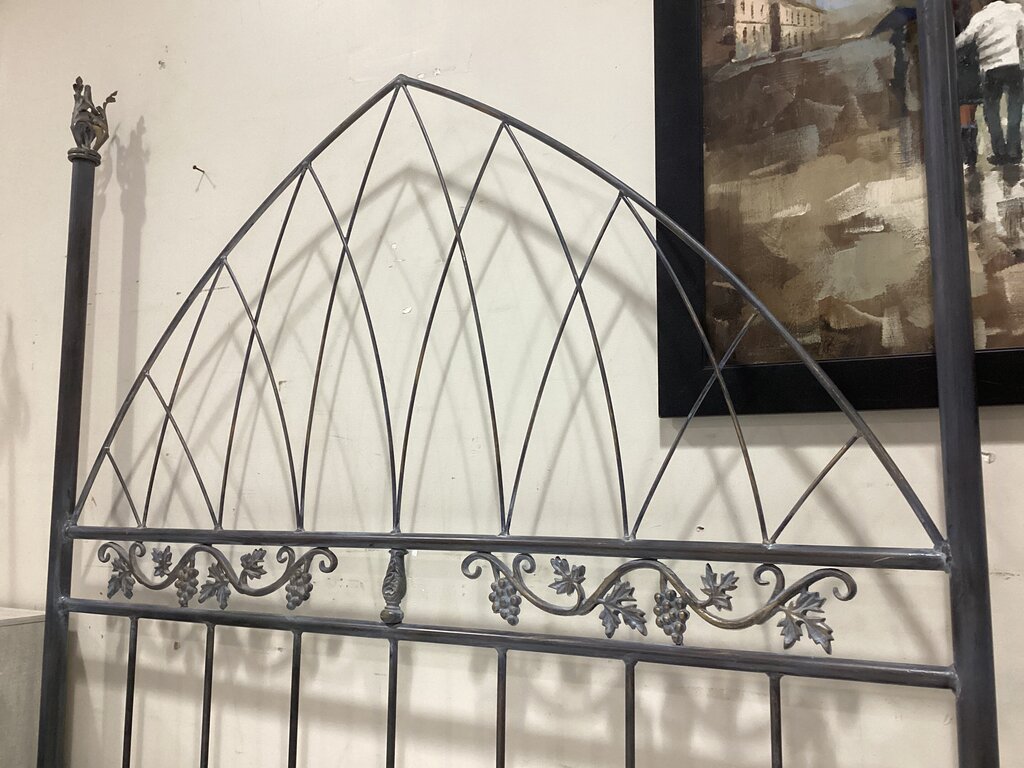 86314 Artisan Ironwork Queen Bed w/Side Table & Curtain Rod 65x85x90