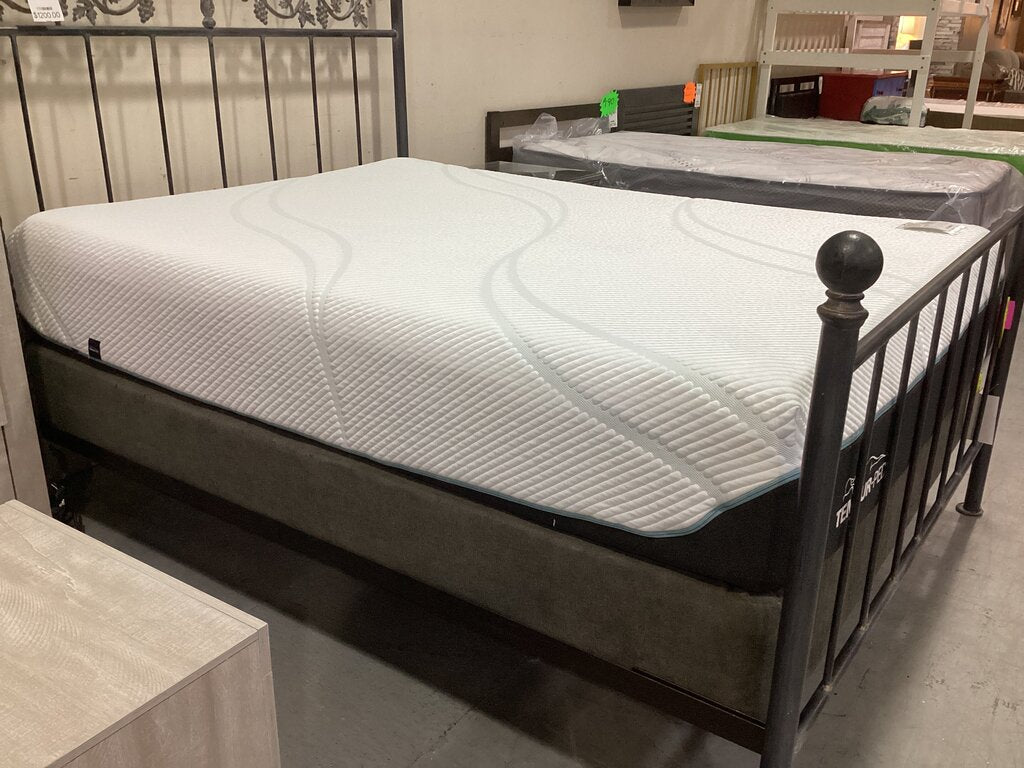 86322 Tempur Pedic Pro Adapt Medium Hybrid Queen Mattress