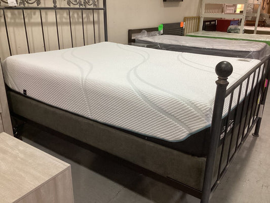 86322 Tempur Pedic Pro Adapt Medium Hybrid Queen Mattress