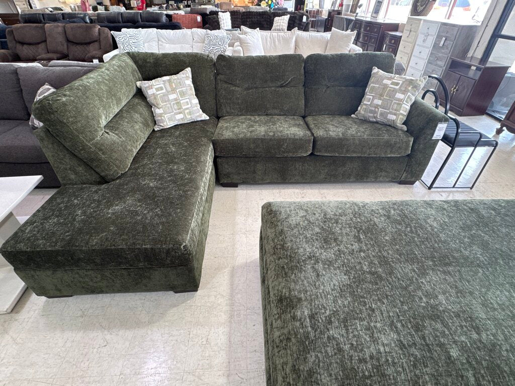 Braves Olive NEW 2pc Sectional LSF 113x82x40 (23023-12)