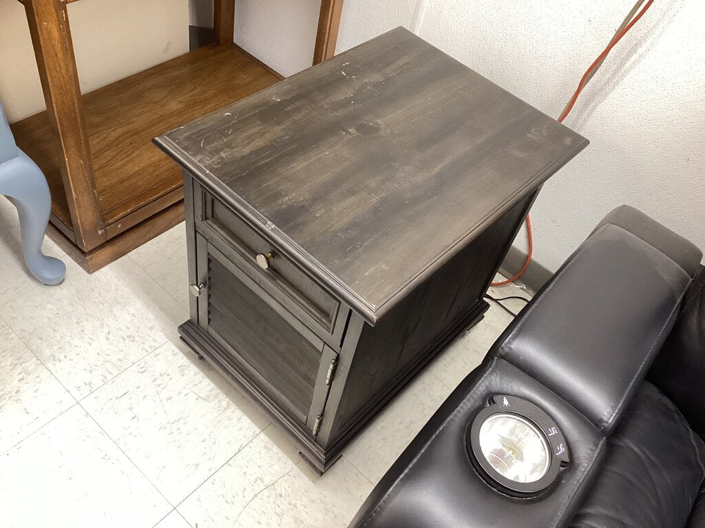 86323 Chairside Table 18x24x24